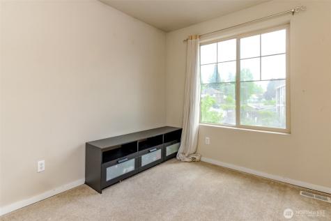 9506 10th Street E Tacoma WA 98445