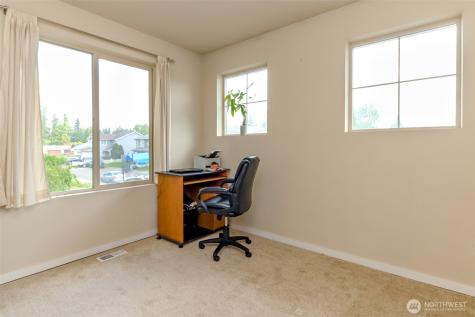 9506 10th Street E Tacoma WA 98445
