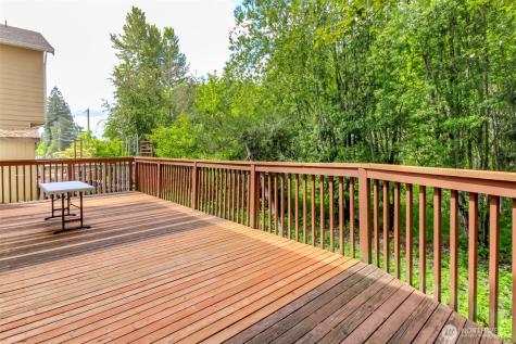 9506 10th Street E Tacoma WA 98445
