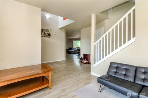 9506 10th Street E Tacoma WA 98445