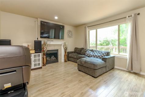 9506 10th Street E Tacoma WA 98445