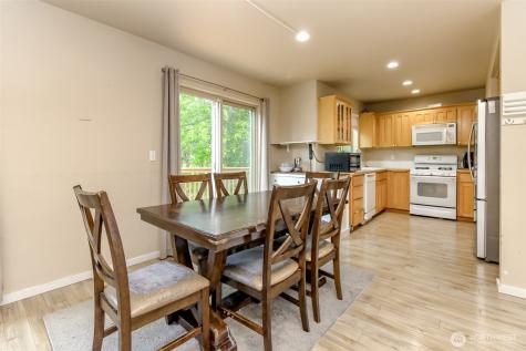 9506 10th Street E Tacoma WA 98445