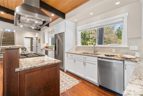 6219 89th Avenue SE Mercer Island WA 98040