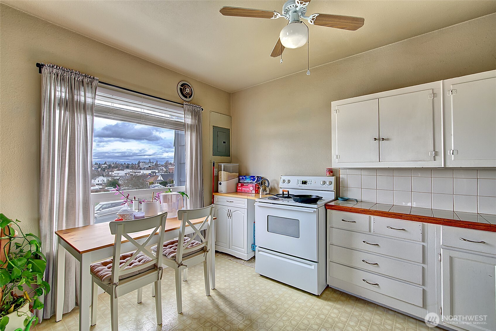 1018 Wall Street SE Everett WA 98201