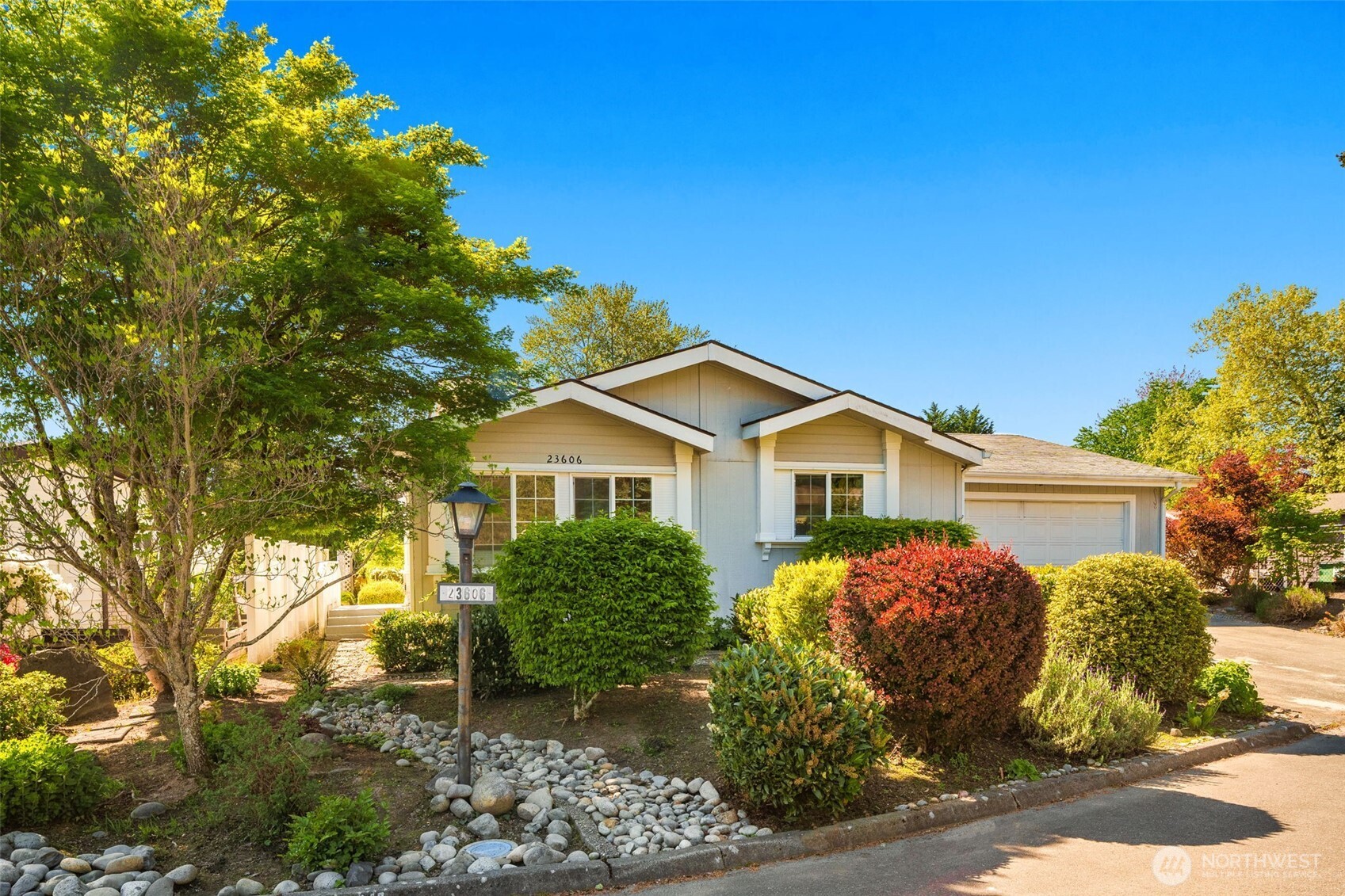 23606 Lake Dr W Bothell WA 98021