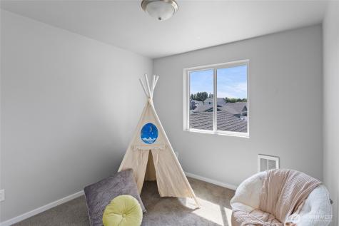 605 N Oak Street Tieton WA 98947