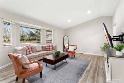206 W Marilyn Avenue Everett WA 98204