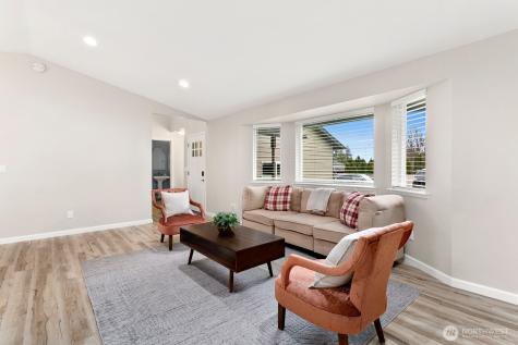 206 W Marilyn Avenue Everett WA 98204