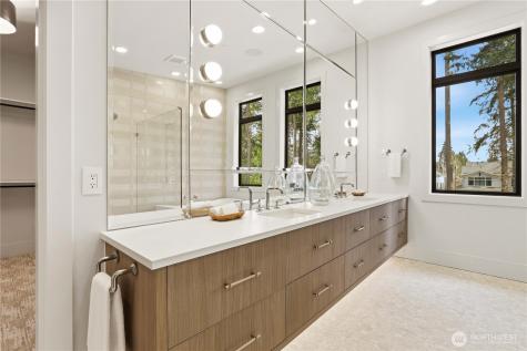 2202 102nd Place SE Bellevue WA 98004