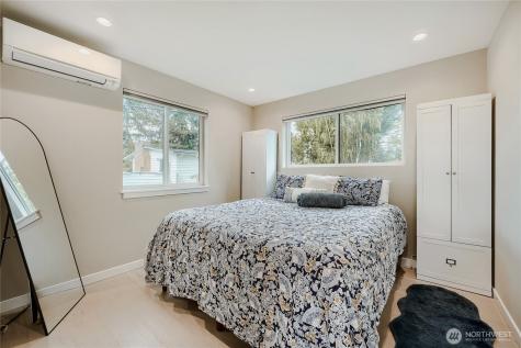 12534 5th Avenue NE Seattle WA 98125