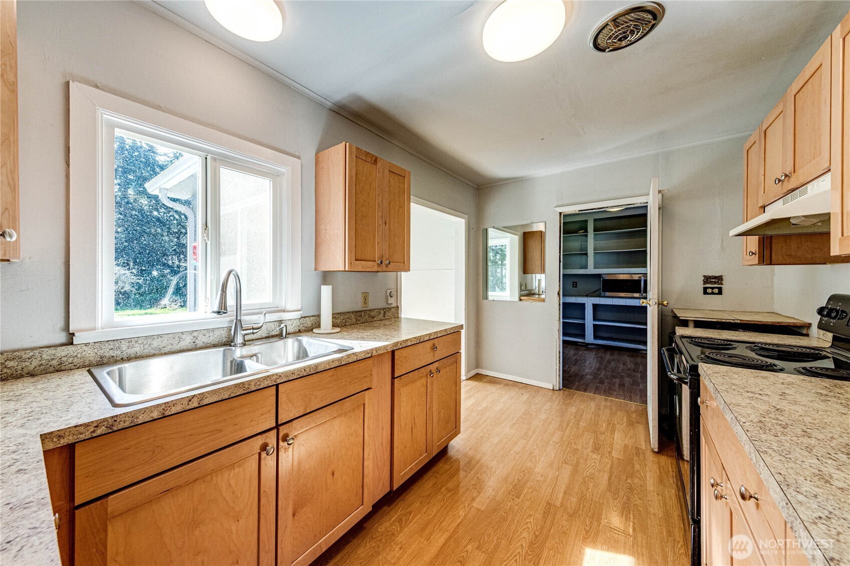2016 W 10th Street Port Angeles WA 98363