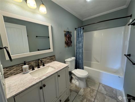 4 Eighme Road Oroville WA 98844