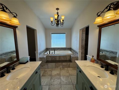 4 Eighme Road Oroville WA 98844