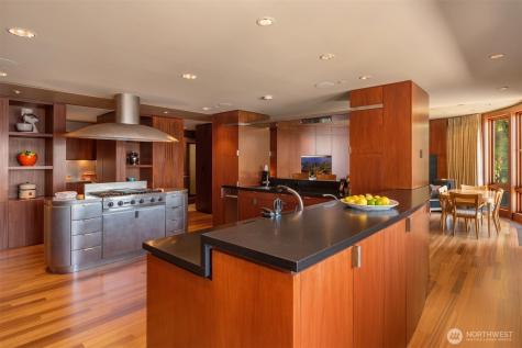415 Shoreland Drive SE Bellevue WA 98004