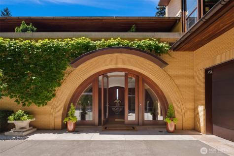 415 Shoreland Drive SE Bellevue WA 98004