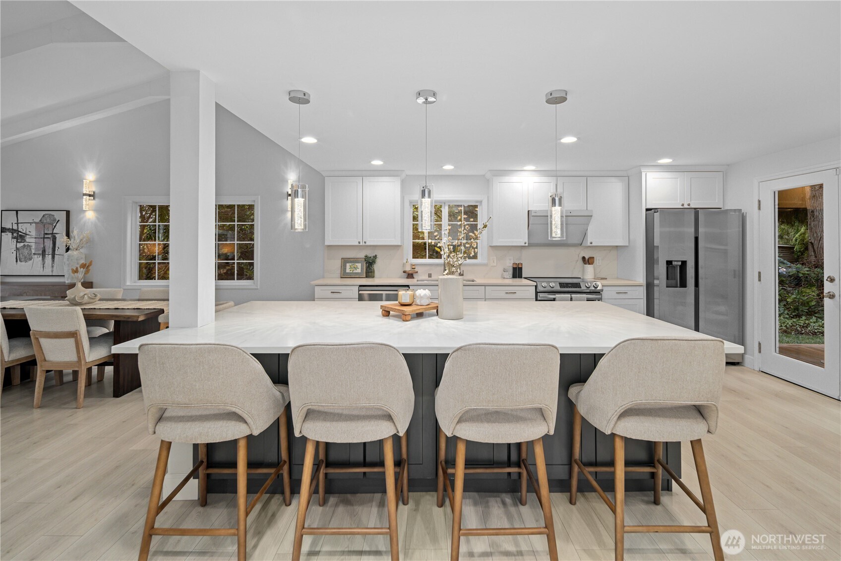 1626 W Beaver Lake Drive SE Sammamish WA 98075