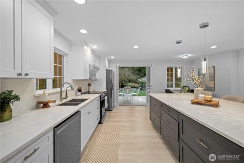 1626 W Beaver Lake Drive SE Sammamish WA 98075