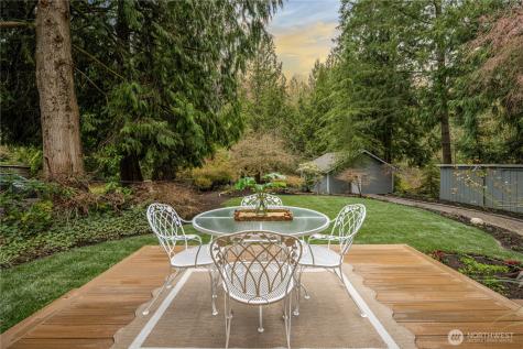 1626 W Beaver Lake Drive SE Sammamish WA 98075