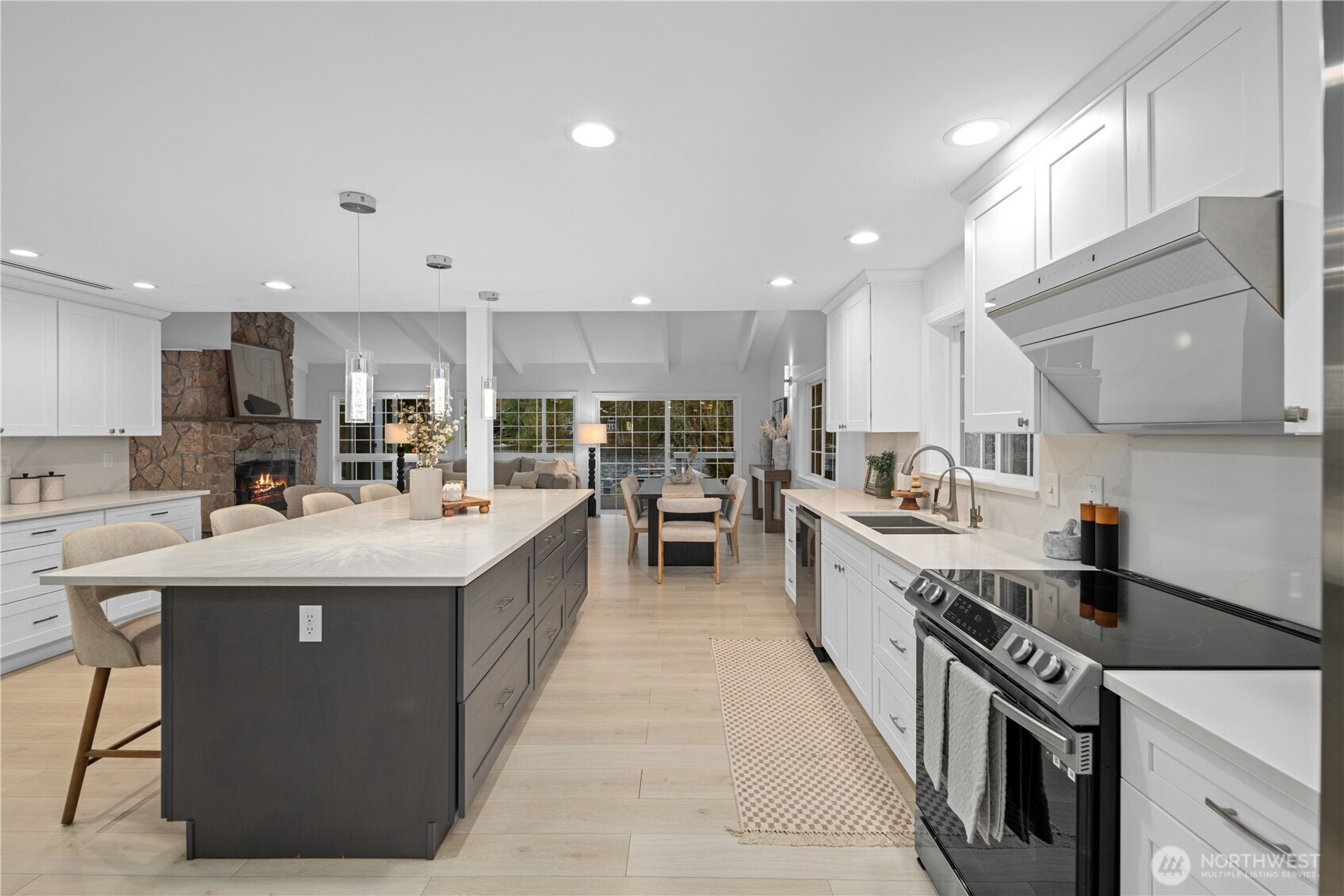 1626 W Beaver Lake Drive SE Sammamish WA 98075