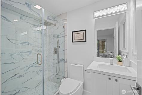 1626 W Beaver Lake Drive SE Sammamish WA 98075