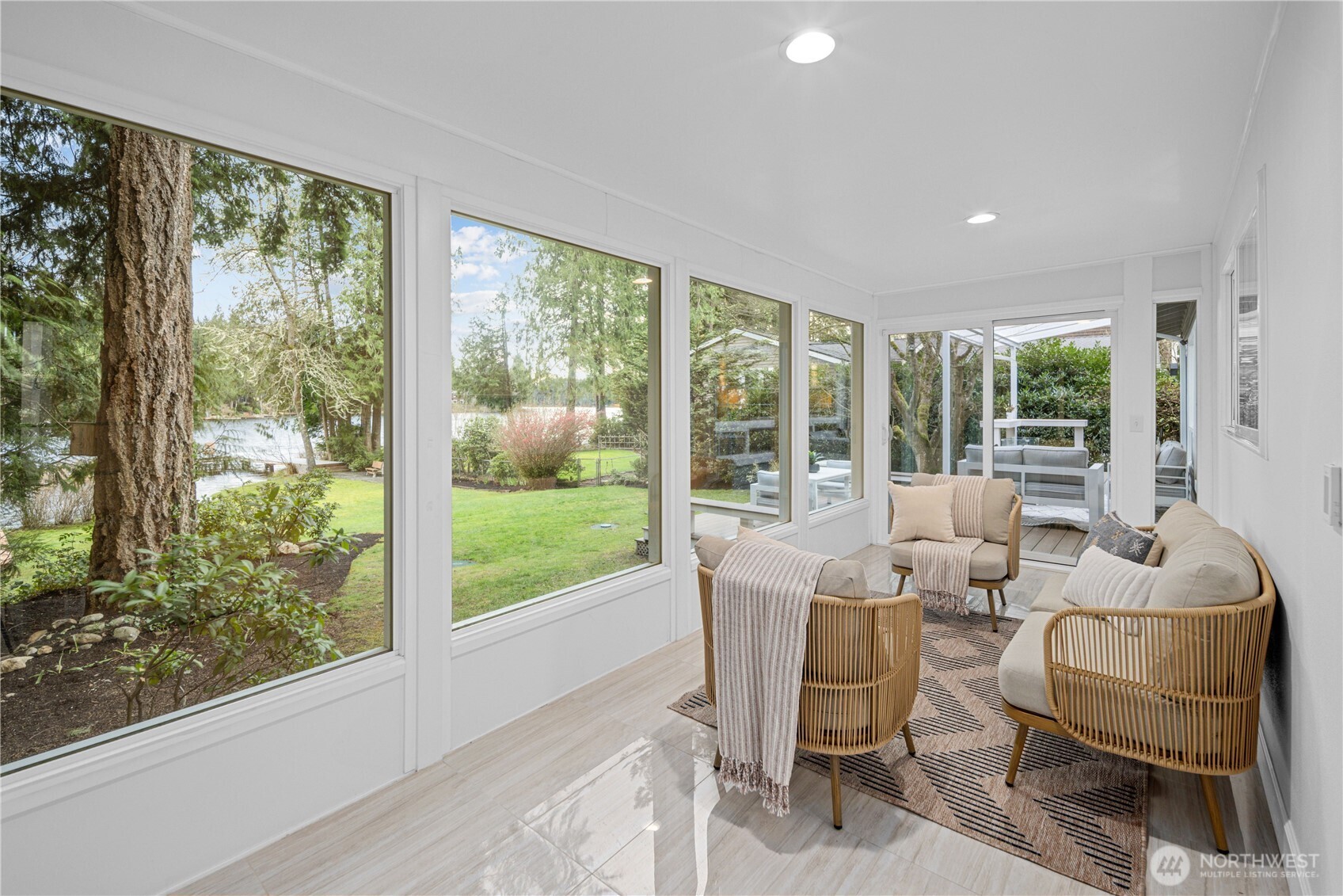 1626 W Beaver Lake Drive SE Sammamish WA 98075
