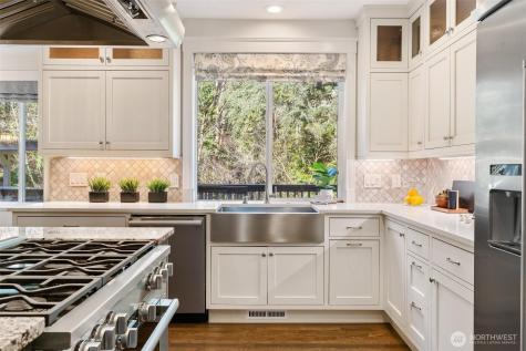 16454 108th Avenue NE Bothell WA 98011