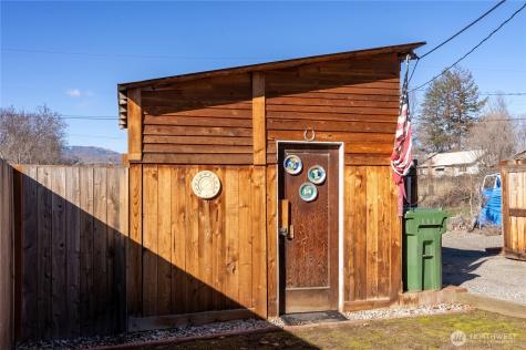 330 Edmonds Street Omak WA 98841
