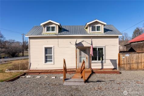 330 Edmonds Street Omak WA 98841