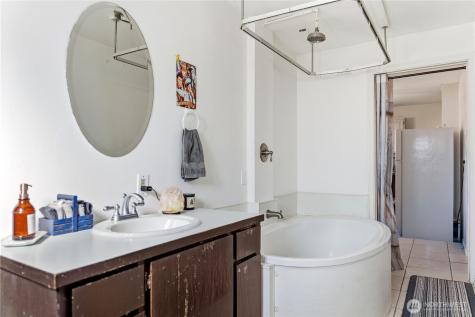330 Edmonds Street Omak WA 98841