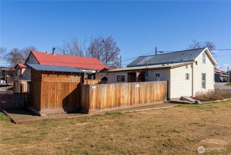 330 Edmonds Street Omak WA 98841