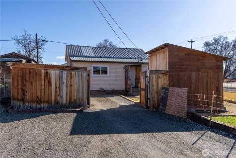 330 Edmonds Street Omak WA 98841