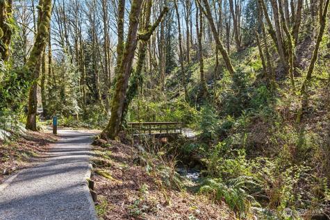 7238 Lakemont Boulevard SE Bellevue WA 98006