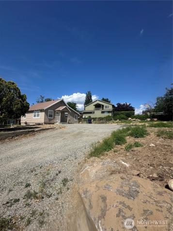 1007 N Baker Avenue East Wenatchee WA 98802