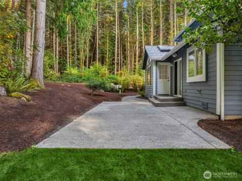 24628 Hillbend Lane NE Kingston WA 98346