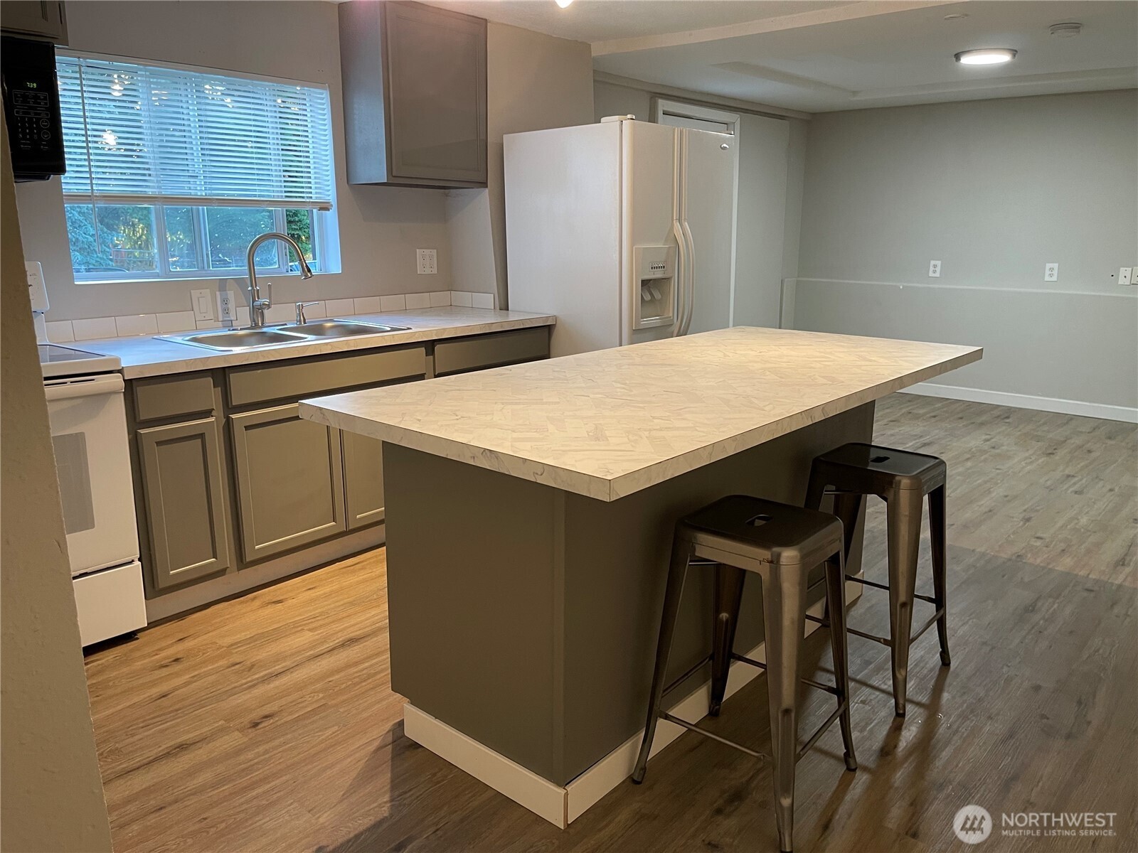 30524 8th Avenue SW Federal Way WA 98023