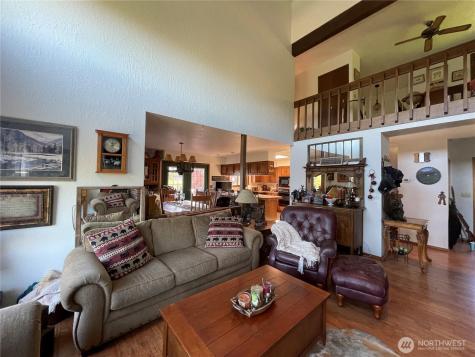 14 Hahn Road Omak WA 98841