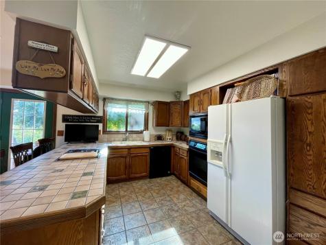 14 Hahn Road Omak WA 98841