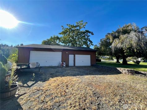 14 Hahn Road Omak WA 98841