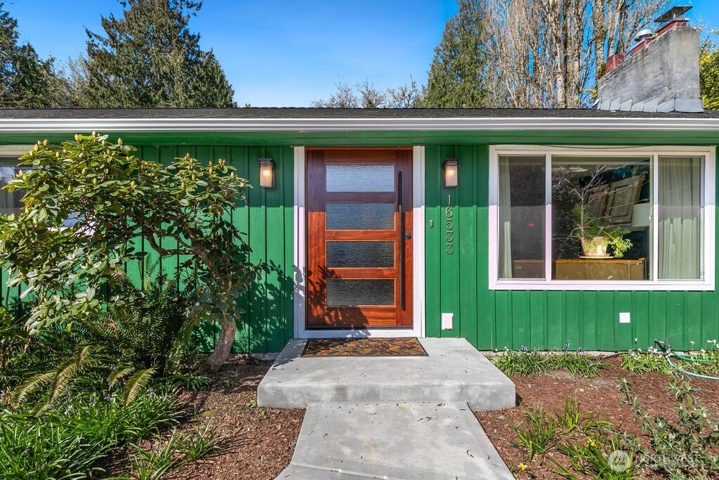 16533 34th Avenue NE Lake Forest Park WA 98155