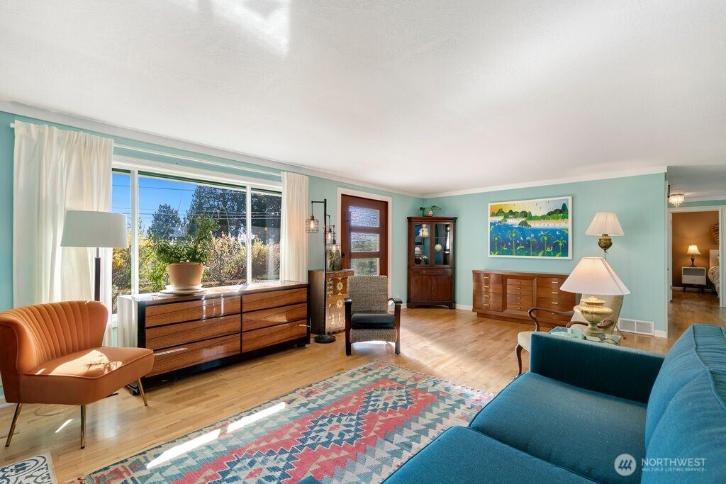 16533 34th Avenue NE Lake Forest Park WA 98155