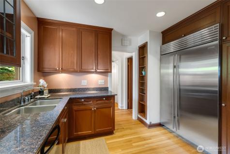 3608 43rd Avenue NE Seattle WA 98105