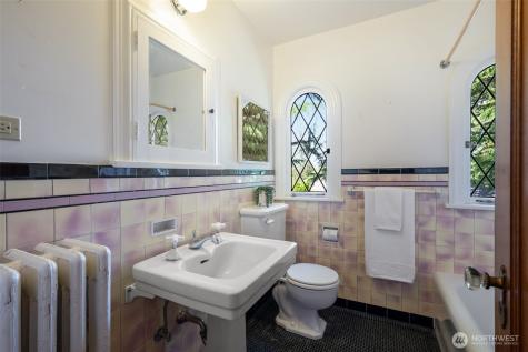 3608 43rd Avenue NE Seattle WA 98105