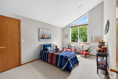 516 Wana Wana Place NE Tacoma WA 98422