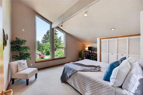 516 Wana Wana Place NE Tacoma WA 98422