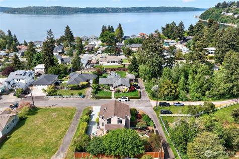 516 Wana Wana Place NE Tacoma WA 98422