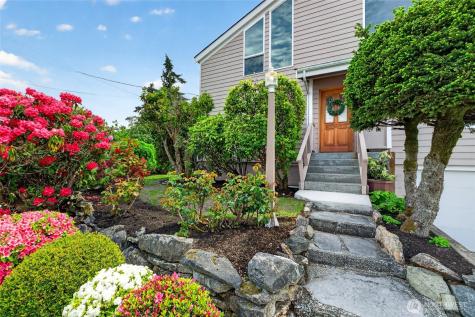 516 Wana Wana Place NE Tacoma WA 98422