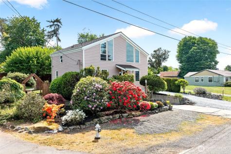 516 Wana Wana Place NE Tacoma WA 98422