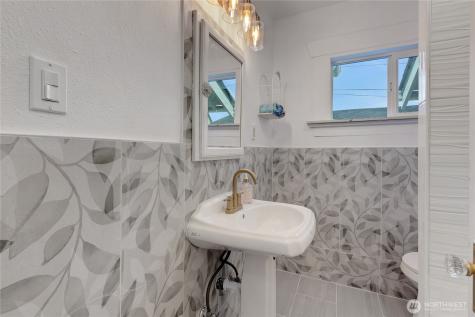 1216 S 37th Street Tacoma WA 98418
