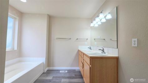17933 73rd Avenue E Puyallup WA 98375