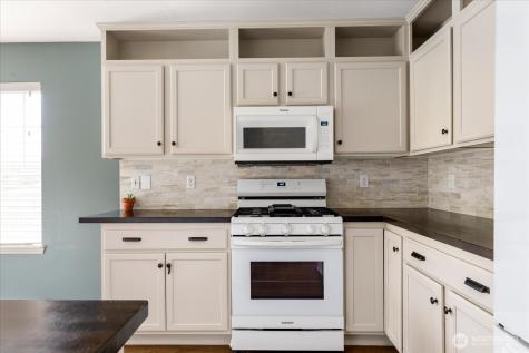 1958 SW Rock Rose Drive Oak Harbor WA 98277
